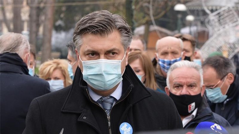 Plenković u Sisku i Petrinji: Dobro je da nitko nije stradao u potresu, pomoći ćemo u saniranju šteta